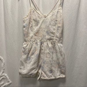 💙 4/$15 mix & match bundle 💙 Kendall & Kylie